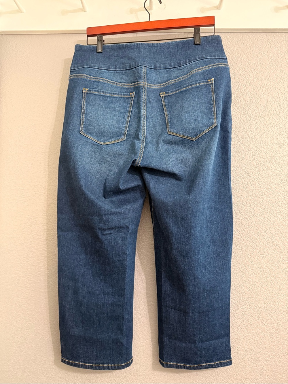 Gloria Vanderbilt Dark Blue Denim cropped jeans - Picture 2 of 9